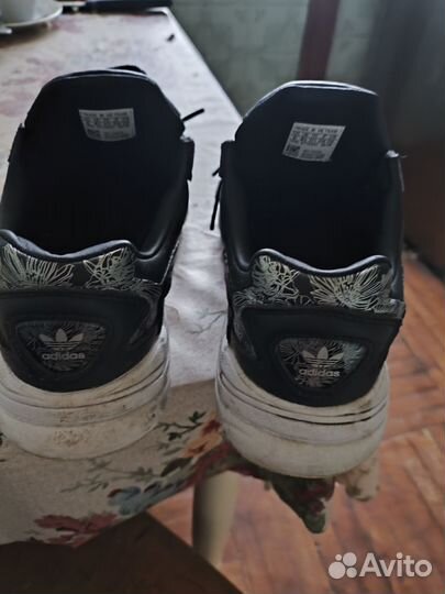 Кроссовки adidas