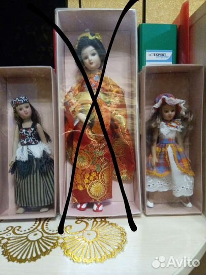 Кукла фарфоровая