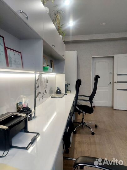 Стол офисный белый