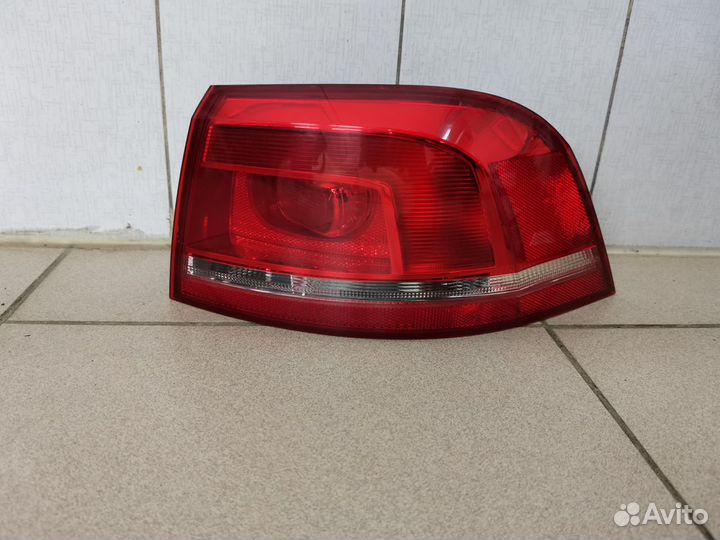 Фонарь задний правый VW Passat B7 3AF945096C