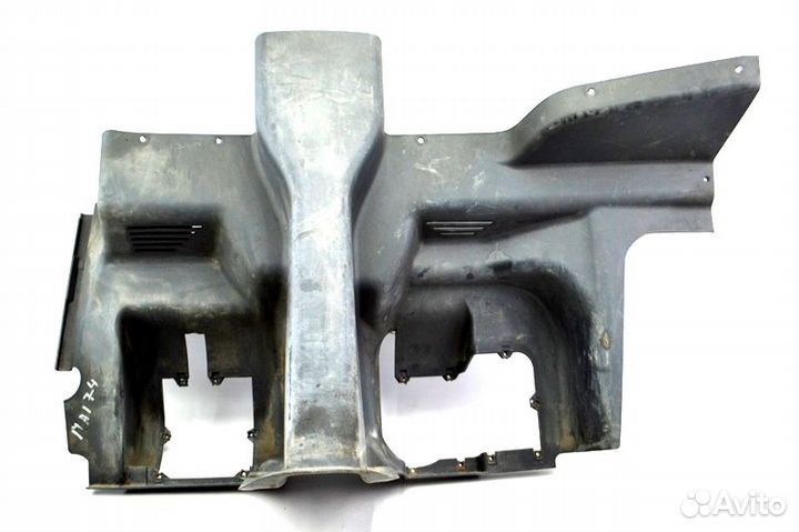 Пластиковая крышка торпеды у подножья водителя MAN