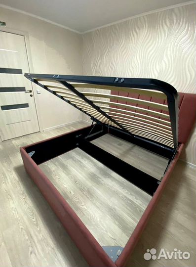 Кровать в спальню 200*200