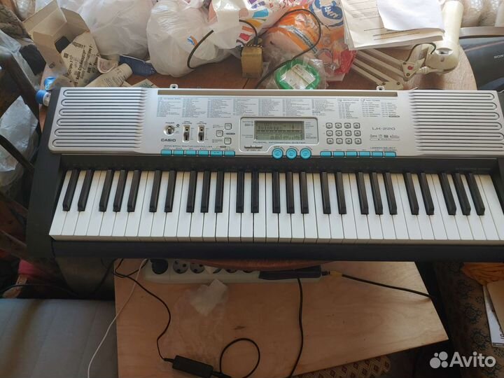 Учебный синтезатор Casio LK-220 (Касио лк-220)