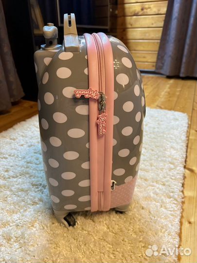 Детский чемодан на колесиках