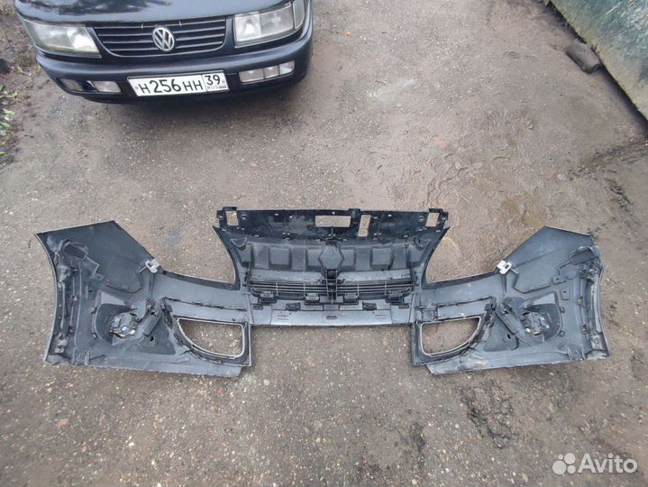 Бампер передний на Renault scenic 3