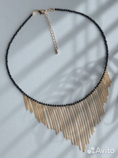 Колье-чокер из шпинели с россыпью цепей