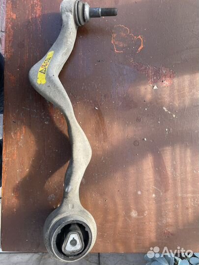 Рычаг передний левый