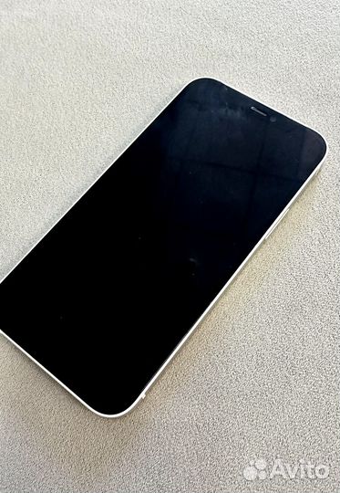 Телефон iPhone 12