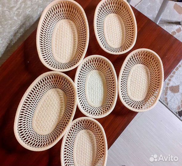 Сухарница пластмассовая, хлебница