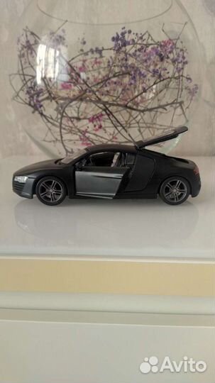 Игрушка машинка модель audi R8 1/24 Maisto