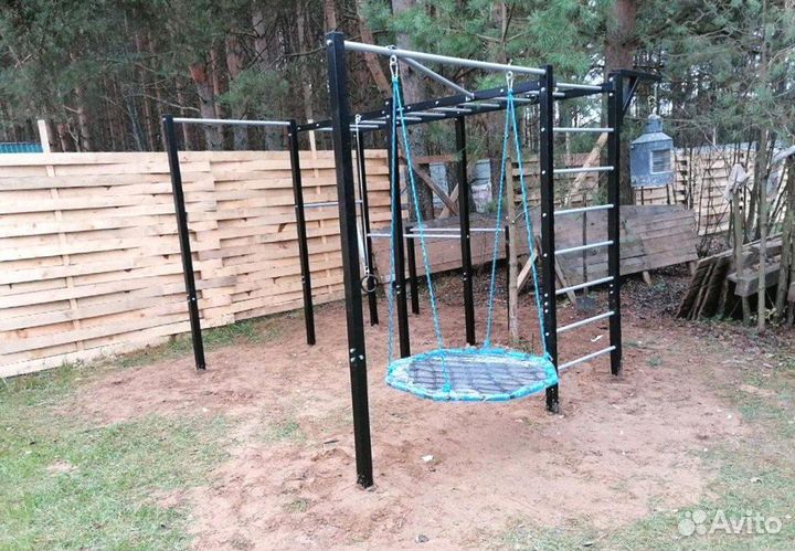 Спортивная воркаут площадка комплекс