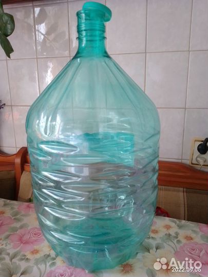 Продам пластиковые бутыли с пробкой