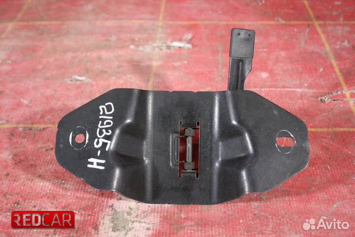 Крюк капота страховочный Land Rover Discovery Spor