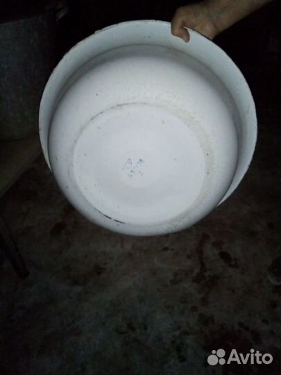 Бидон, тазики.Противень,Камен горшок,Бак