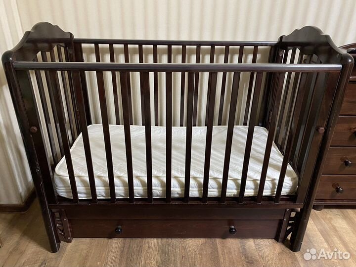 Кроватка и комод пеленальный фирмы Гандылян