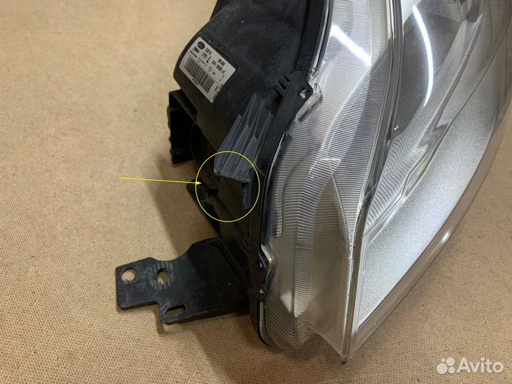Фара левая Kuga 2 (не ксенон)
