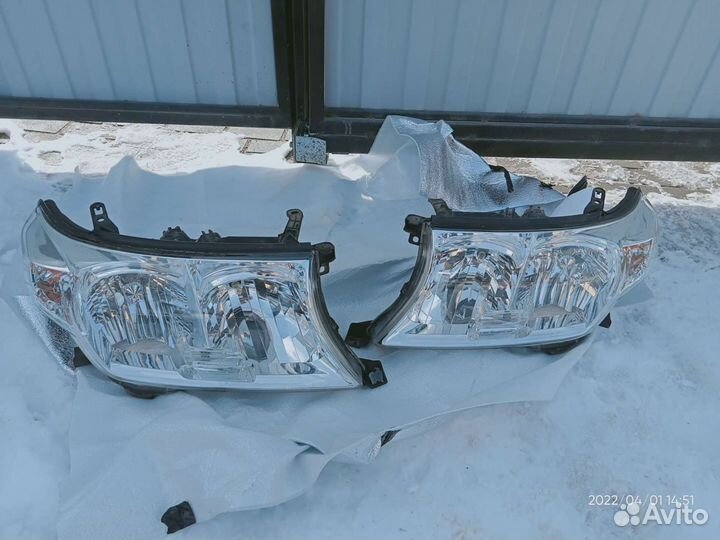 Фары LC 200 оригинал