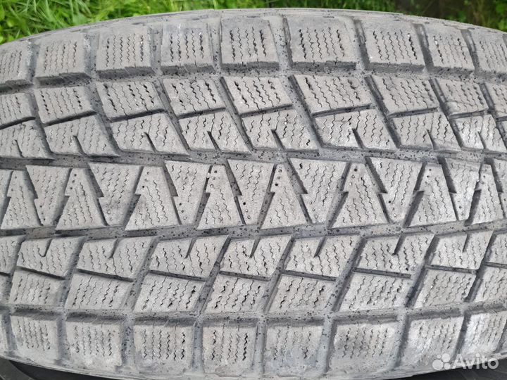 Bridgestone Blizzak DM-V1 275/70 R16