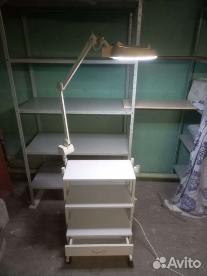 Лампа- лупа, столик косметолога