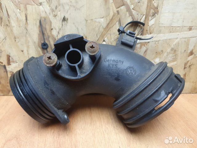 Патрубок воздушного фильтра Volkswagen Touareg 7L