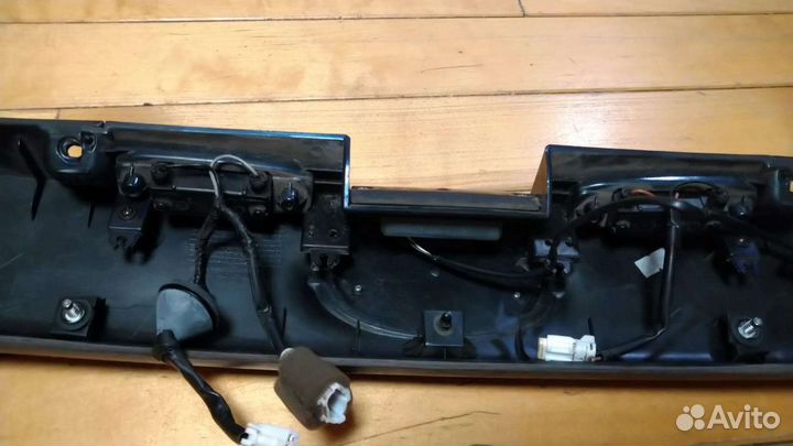 Подсветка номера крышки богажника Киа Каренс 2