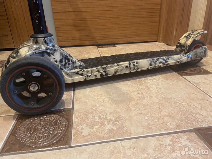 Самокат трехколесный scooter