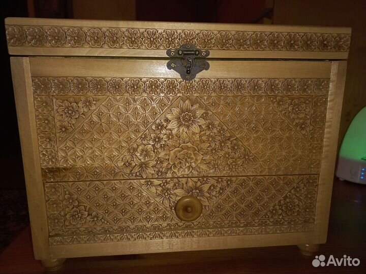 Деревянный сундук ручной работы