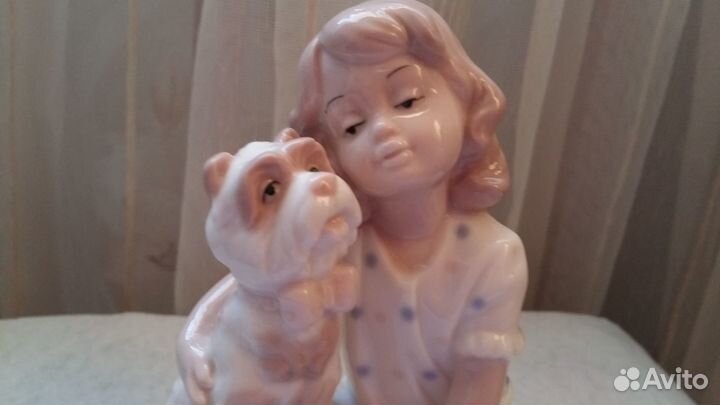 Статуэтка Девочка с собакой (фарфоровая фигурка)