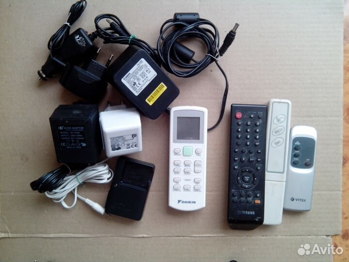 Блоки питания, пульты, провода, микрофоны