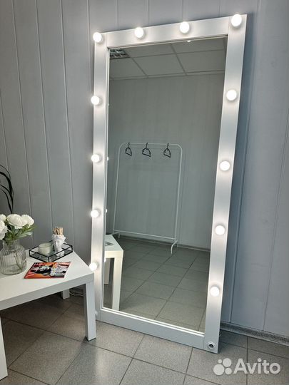 Зеркало с лампочками