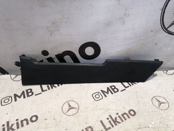 Накладка двери задняя правая Mercedes-Benz E-Class