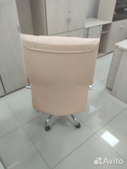 Компьютерное кресло руководителя