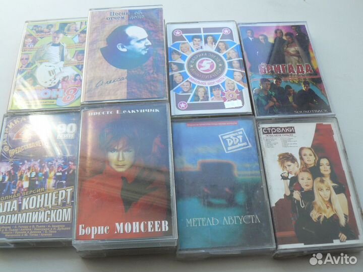 Аудиокассеты с записями разных жанров