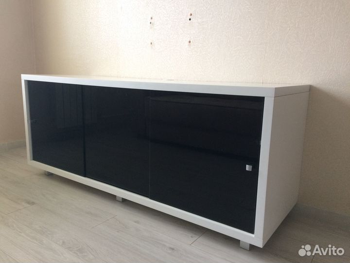 Тумба под телевизор белая