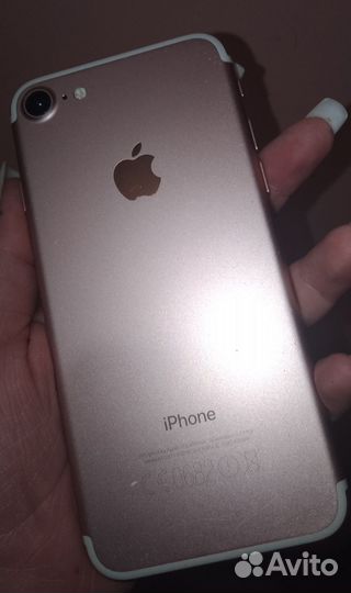Телефон iPhone 7