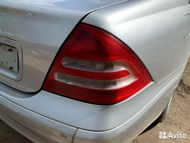 Фонарь задний правый Мерседес c180 w203 1.8