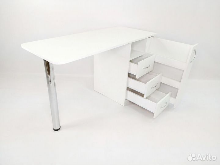 Маникюрный стол