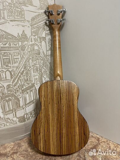 Укулеле тенор