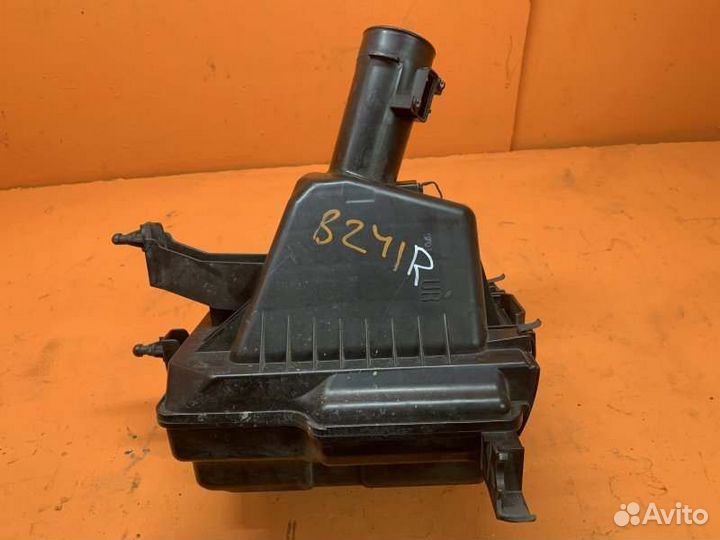 Корпус воздушного фильтра правый Infiniti Fx35 S51