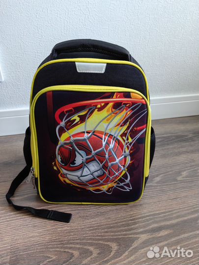 Рюкзак, ранец первокласснику идеален