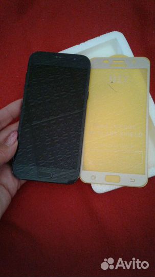 Чехол и защитное стекло на Samsung Galaxy A7 2017