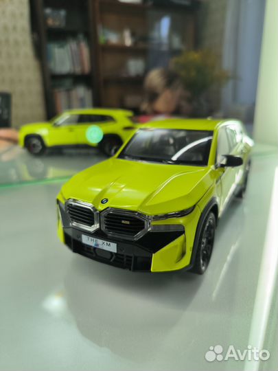 BMW XM 1:24 жёлтая