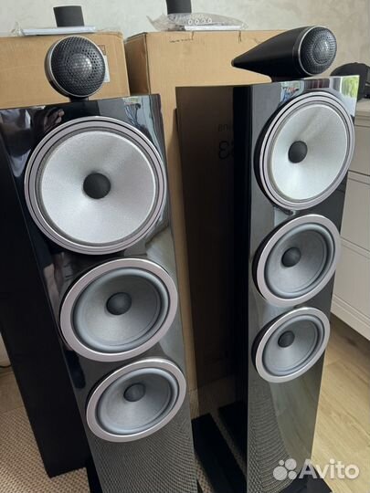 Напольная акустика Bowers & Willkins 703 S3 Gloss