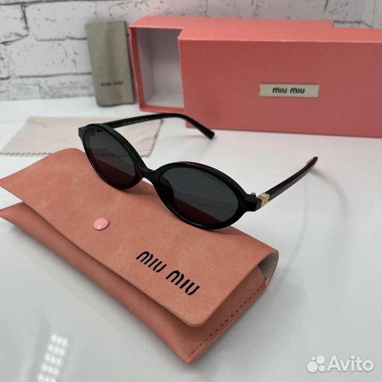 Солнцезащитные очки женские miu miu