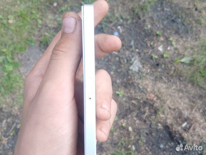 Телефон iPhon ce