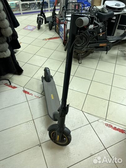 Электросамокат Ninebot kickscooter max g30