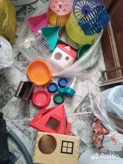 Домики, кормушки, поилки, туалеты, беговые колеса