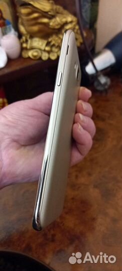 Телефон Samsung J7 NEO
