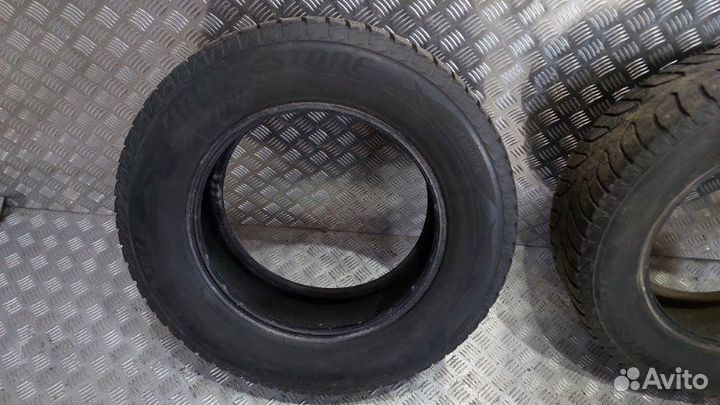 Bridgestone Blizzak Spike-02 SUV 215/65 R16 98T