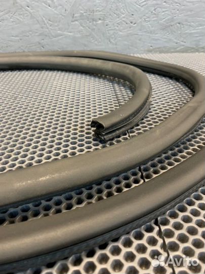 Уплотнитель кузова задний левый Porshe Panamera